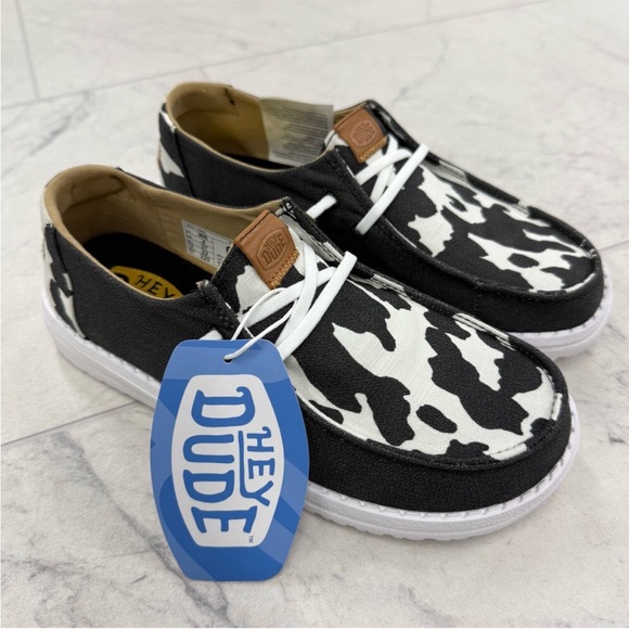 Hey Dude Wendy Animal Black Cow Loafers slip on size 6 - Picture 3 of 6